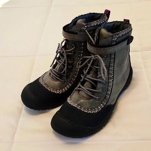 J41 Jeep Engineered Traction Sole Gray & Black Booties 9M
